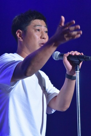 吉本坂46メンバーお披露目会開催＆囲み取材に登場した尾形貴弘（パンサー）