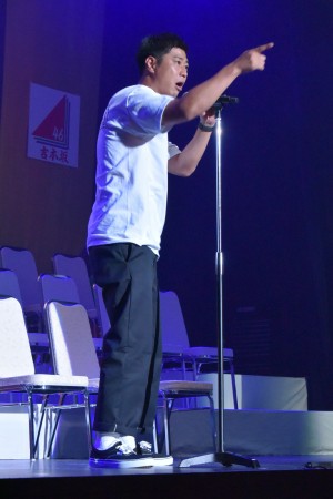 吉本坂46メンバーお披露目会開催＆囲み取材に登場した尾形貴弘（パンサー）