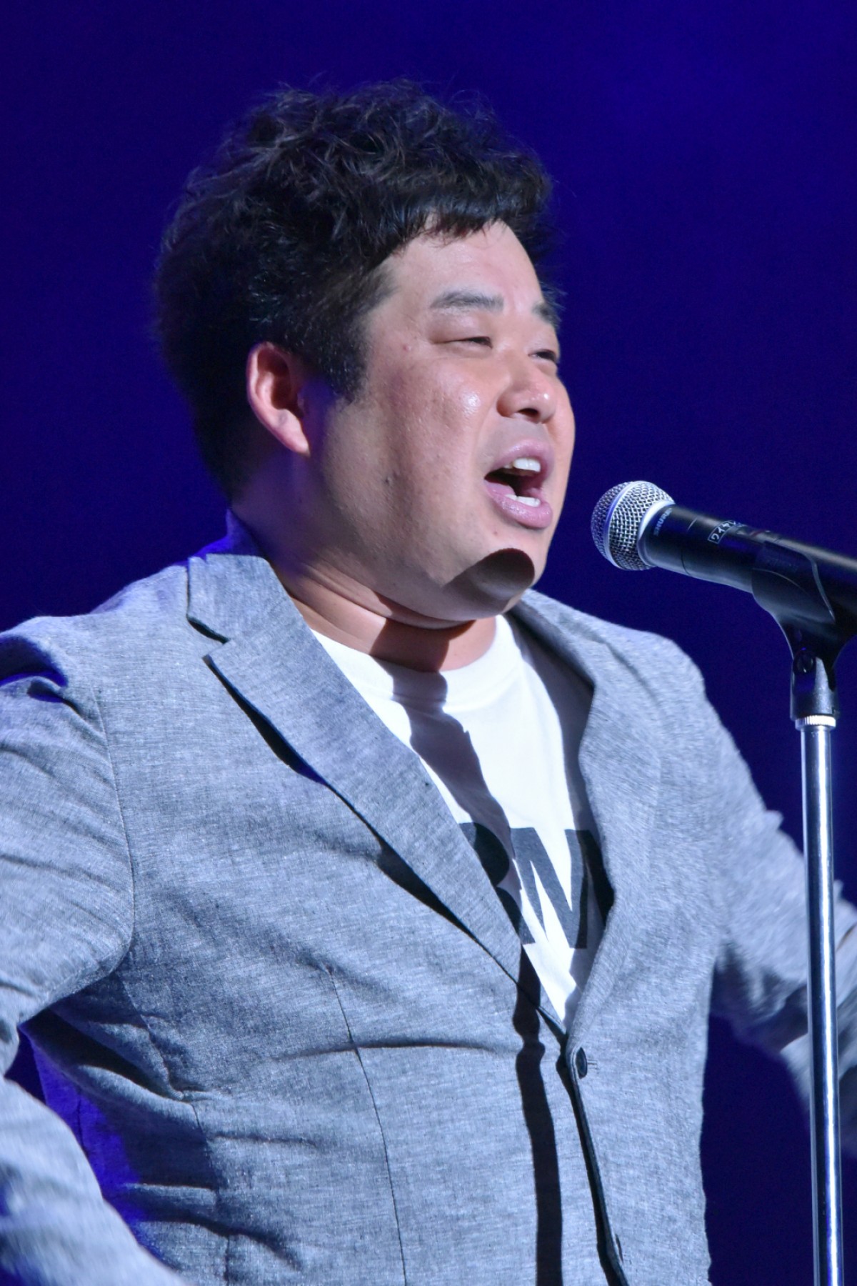 トレエン斎藤司、吉本坂46暫定センター抜擢！目標は「嵐になりたい」