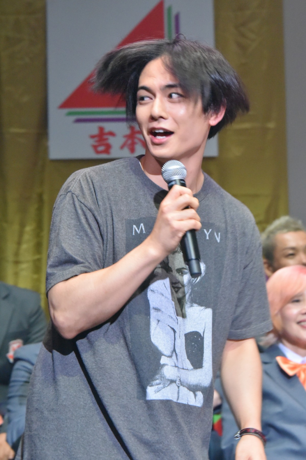 トレエン斎藤司、吉本坂46暫定センター抜擢！目標は「嵐になりたい」