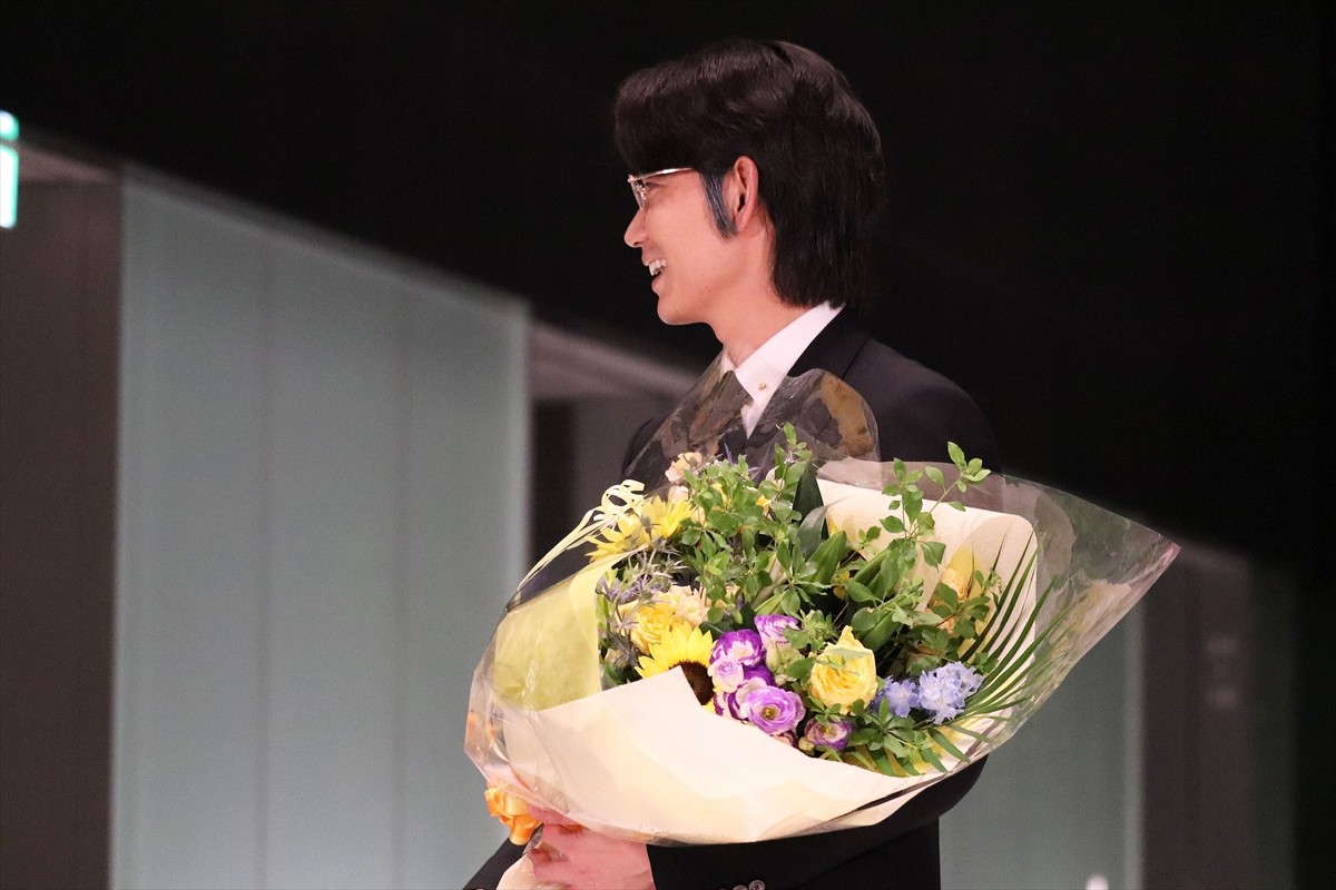 綾野剛、主演ドラマ『ハゲタカ』撮影終了に「こんな経験は初めて」