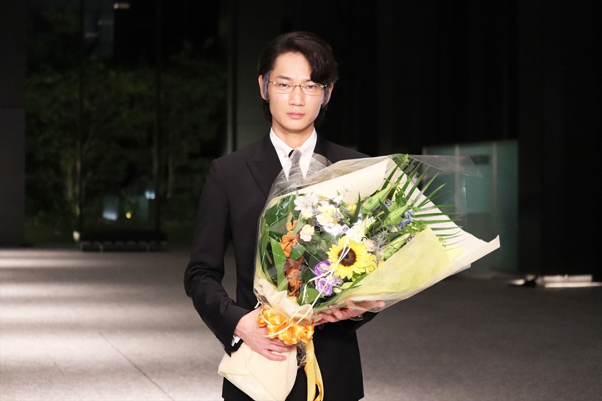 綾野剛、主演ドラマ『ハゲタカ』撮影終了に「こんな経験は初めて」