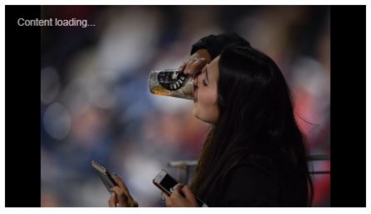 ファウルボールを飲みかけビールでキャッチした女性、そのまま飲み干す　