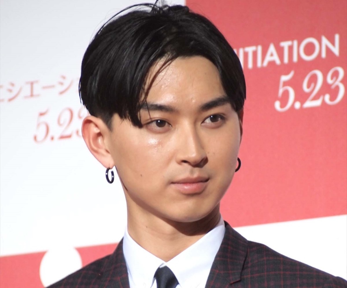 “細マッチョ”松田翔太、プールへダイブ 「叫ぶレベルのかっこよさ」