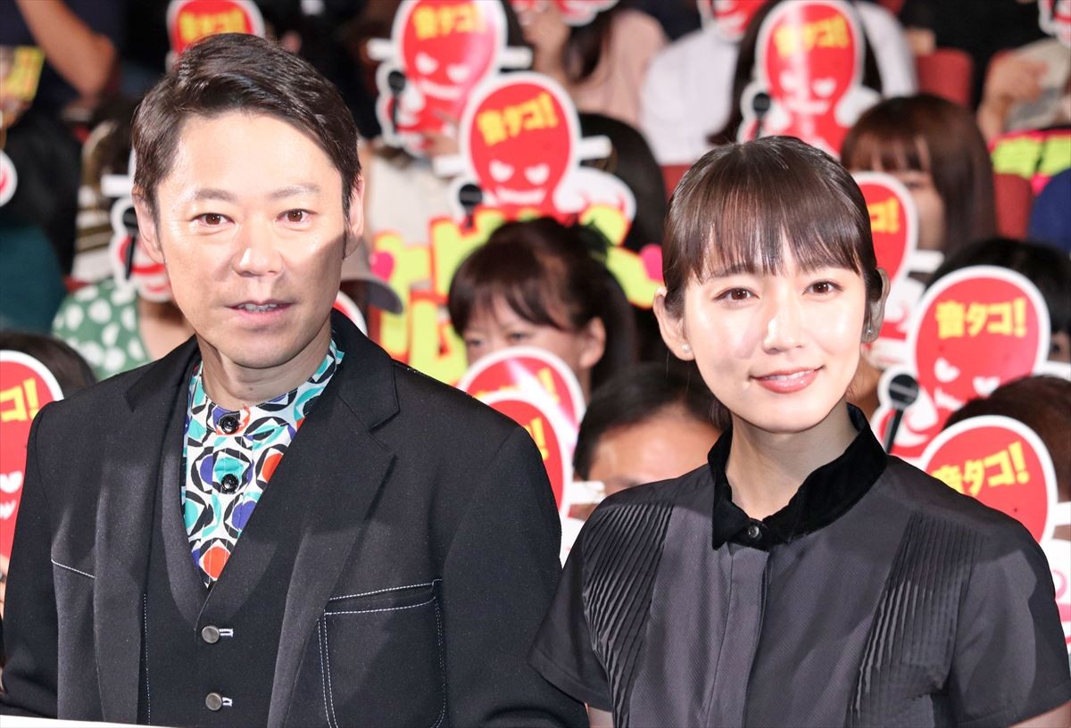 (左から)阿部サダヲ、吉岡里帆