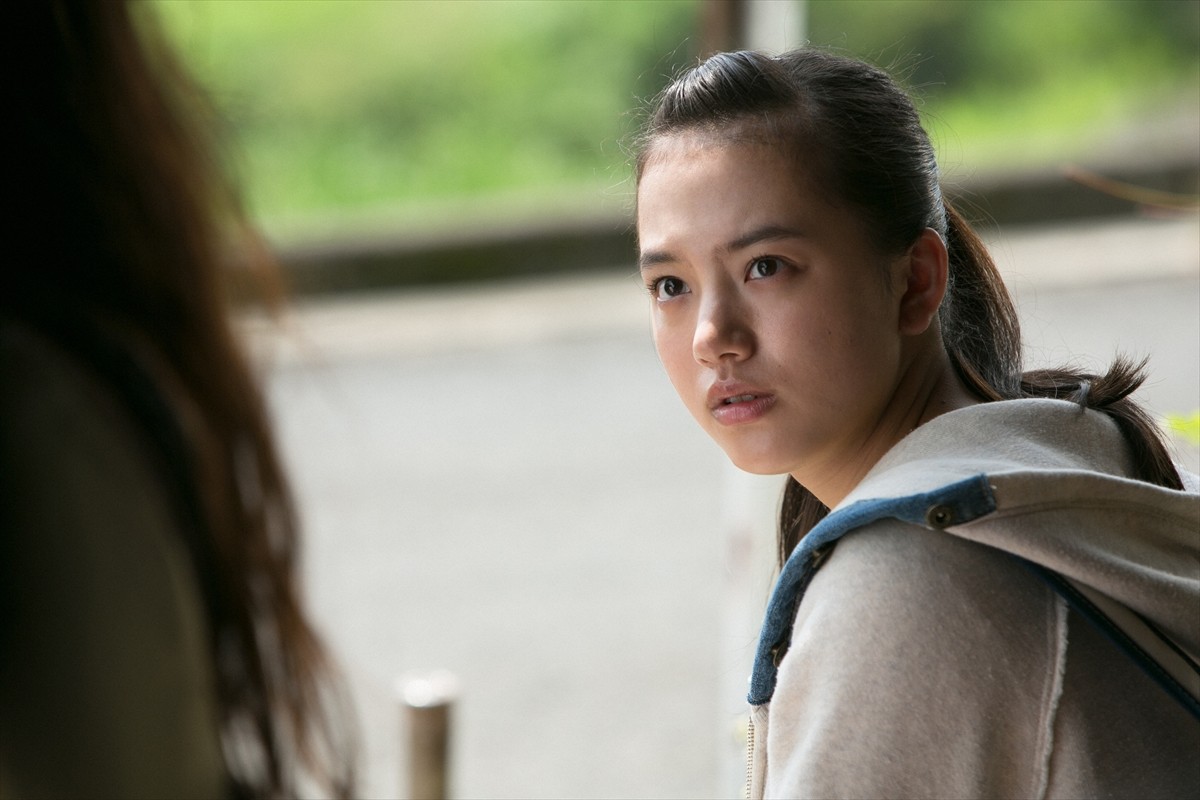 『透明なゆりかご』アオイは不良っぽい少女ハルミと出会う