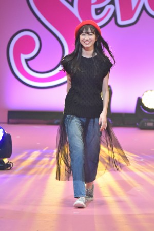 第22回「Seventeen夏の学園祭2018」に登場した岡本夏美