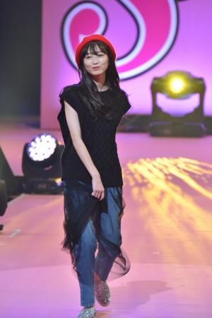 第22回「Seventeen夏の学園祭2018」に登場した岡本夏美