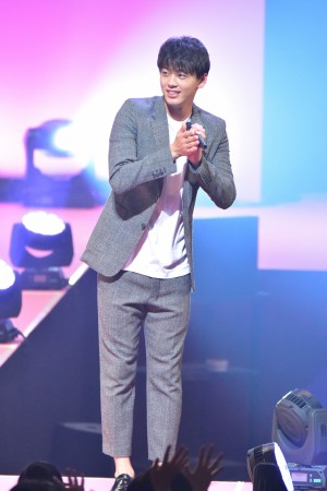 第22回「Seventeen夏の学園祭2018」にサプライズで登場した竹内涼真