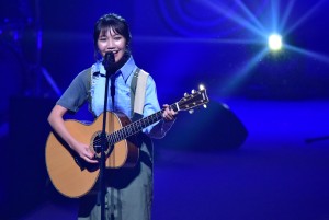 第22回「Seventeen夏の学園祭2018」に登場した井上苑子