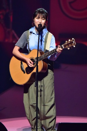 第22回「Seventeen夏の学園祭2018」に登場した井上苑子