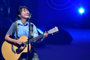 第22回「Seventeen夏の学園祭2018」に登場した井上苑子