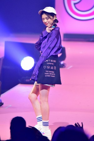 第22回「Seventeen夏の学園祭2018」に登場した紺野彩夏