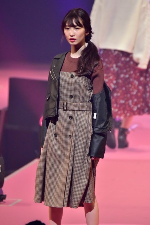 第22回「Seventeen夏の学園祭2018」に登場した岡本夏美