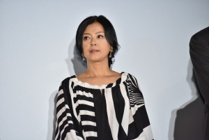 『コーヒーが冷めないうちに』完成披露試写会に登壇した薬師丸ひろ子
