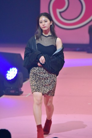 第22回「Seventeen夏の学園祭2018」に登場した小坂菜緒