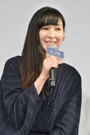 映画『散り椿』完成報告会見に出席した麻生久美子