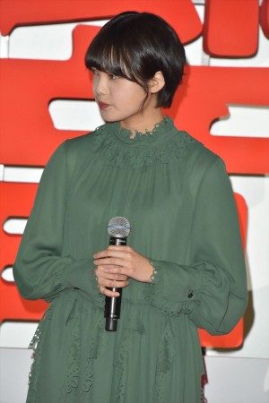 『響 ‐HIBIKI‐』完成披露舞台挨拶に登壇した平手友梨奈