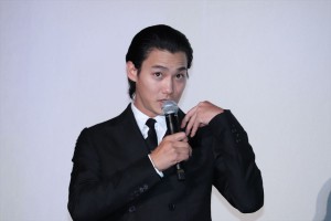 映画『純平、考え直せ』完成披露上映会舞台挨拶に登壇した野村周平