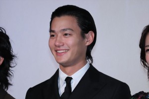 映画『純平、考え直せ』完成披露上映会舞台挨拶に登壇した野村周平