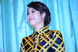 映画『食べる女』完成披露舞台挨拶に登壇した広瀬アリス