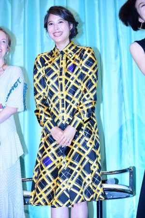 映画『食べる女』完成披露舞台挨拶に登壇した広瀬アリス