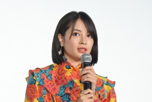 『SUNNY 強い気持ち・強い愛』公開初日舞台挨拶に登壇した広瀬すず