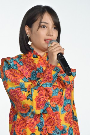 『SUNNY 強い気持ち・強い愛』公開初日舞台挨拶に登壇した広瀬すず