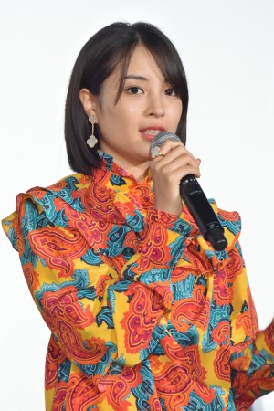 『SUNNY 強い気持ち・強い愛』公開初日舞台挨拶に登壇した広瀬すず