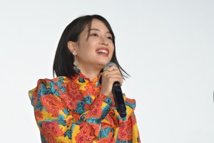 『SUNNY 強い気持ち・強い愛』公開初日舞台挨拶に登壇した広瀬すず