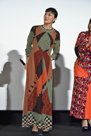 『SUNNY 強い気持ち・強い愛』公開初日舞台挨拶に登壇した板谷由夏