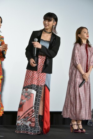 『SUNNY 強い気持ち・強い愛』公開初日舞台挨拶に登壇した池田エライザ