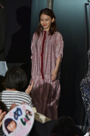 『SUNNY 強い気持ち・強い愛』公開初日舞台挨拶に登壇した山本舞香