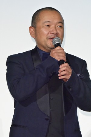 『SUNNY 強い気持ち・強い愛』公開初日舞台挨拶に登壇した大根仁監督