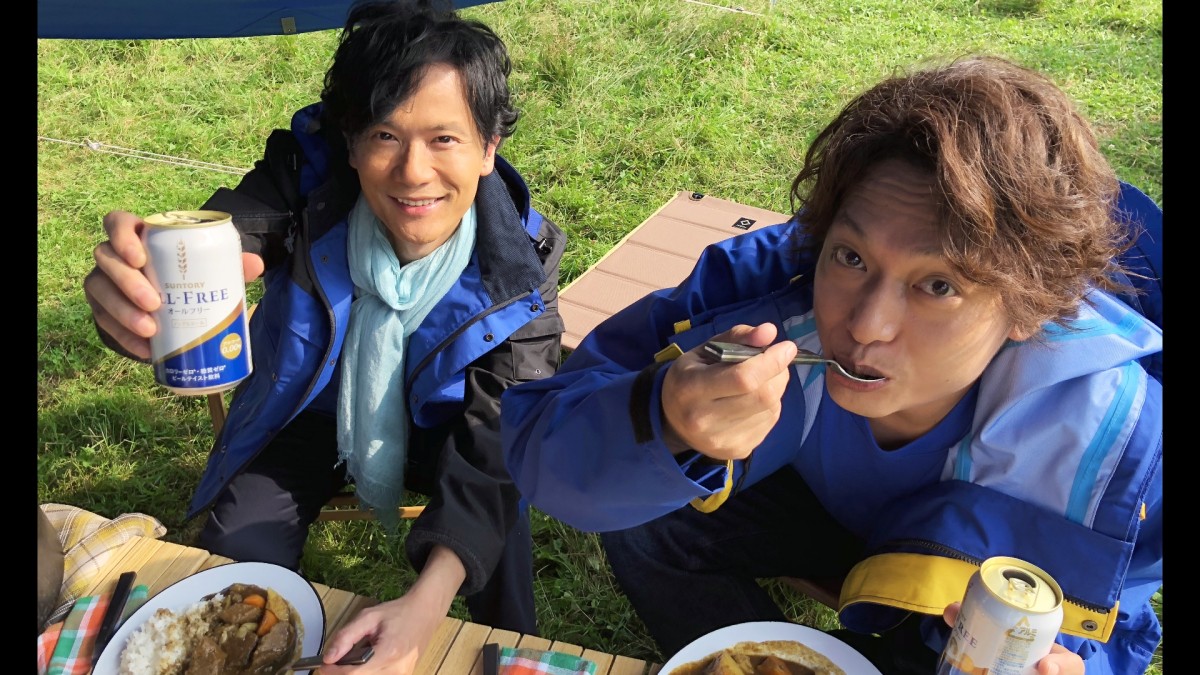 稲垣吾郎＆香取慎吾、BBQや凧あげで秋を先取り「オールフリー」新CM