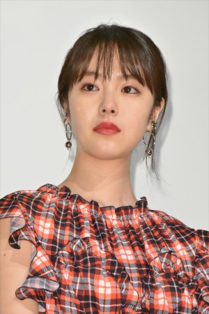 『寝ても覚めても』初日舞台挨拶に登壇した唐田えりか