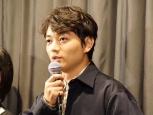 『きみの鳥はうたえる』初日舞台挨拶に登場した染谷将太