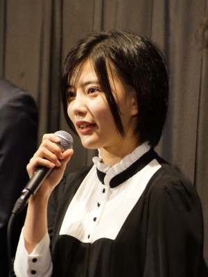 『きみの鳥はうたえる』初日舞台挨拶に登場した山本亜依