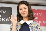 『2019カレンダーブック』発売記念イベントに出席した浜辺美波 