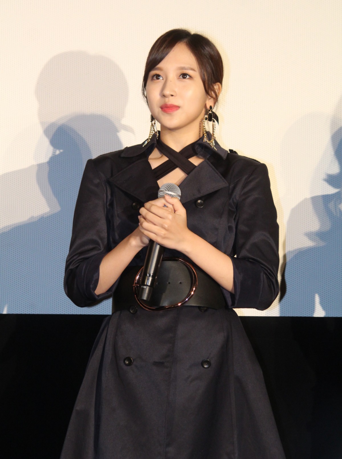 TWICE、日本1stアルバムMV試写会　サプライズ映像で号泣メンバーも