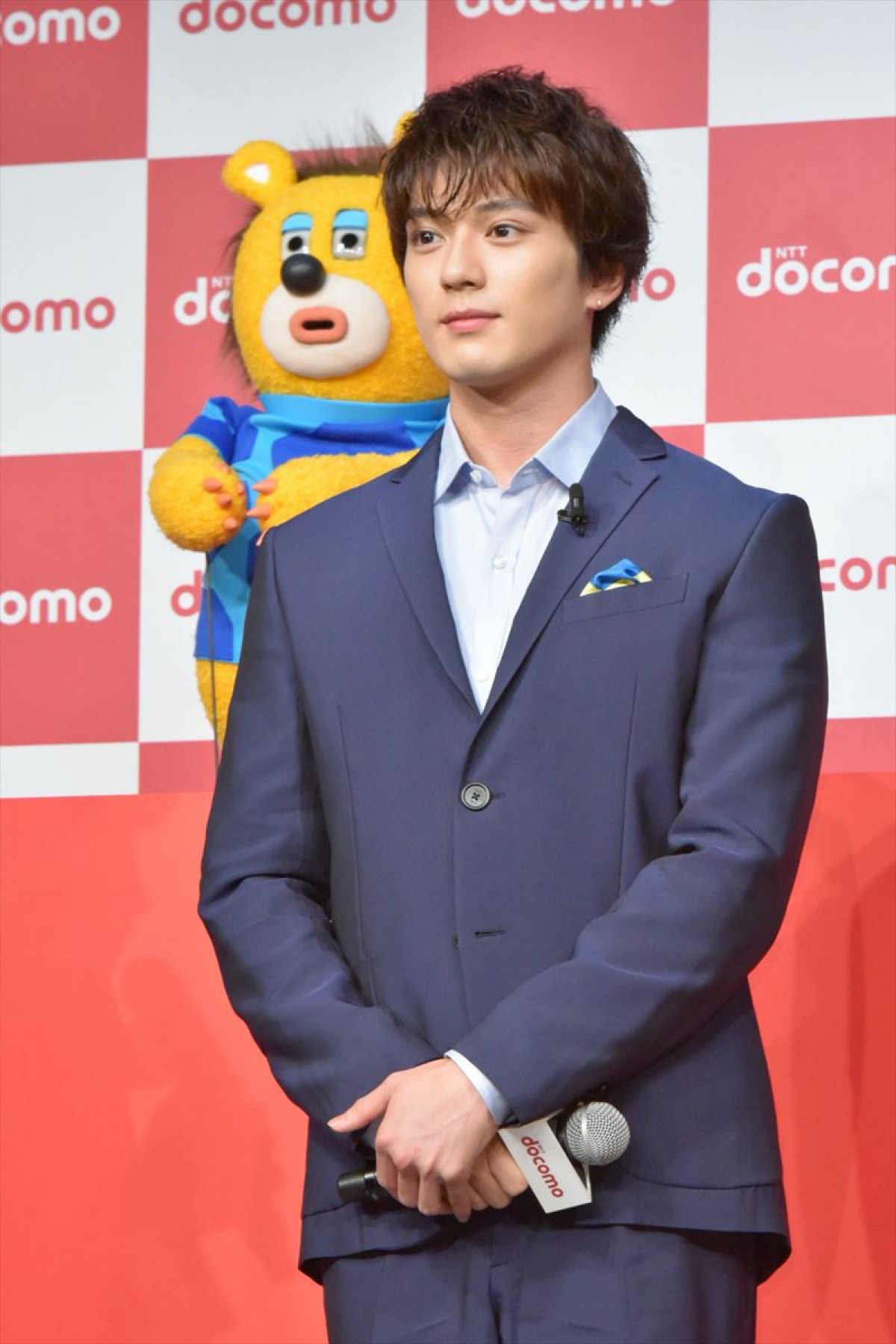 長谷川博己、新田真剣佑＆浜辺美波の輝きにボヤキ「一人だけオッサン」