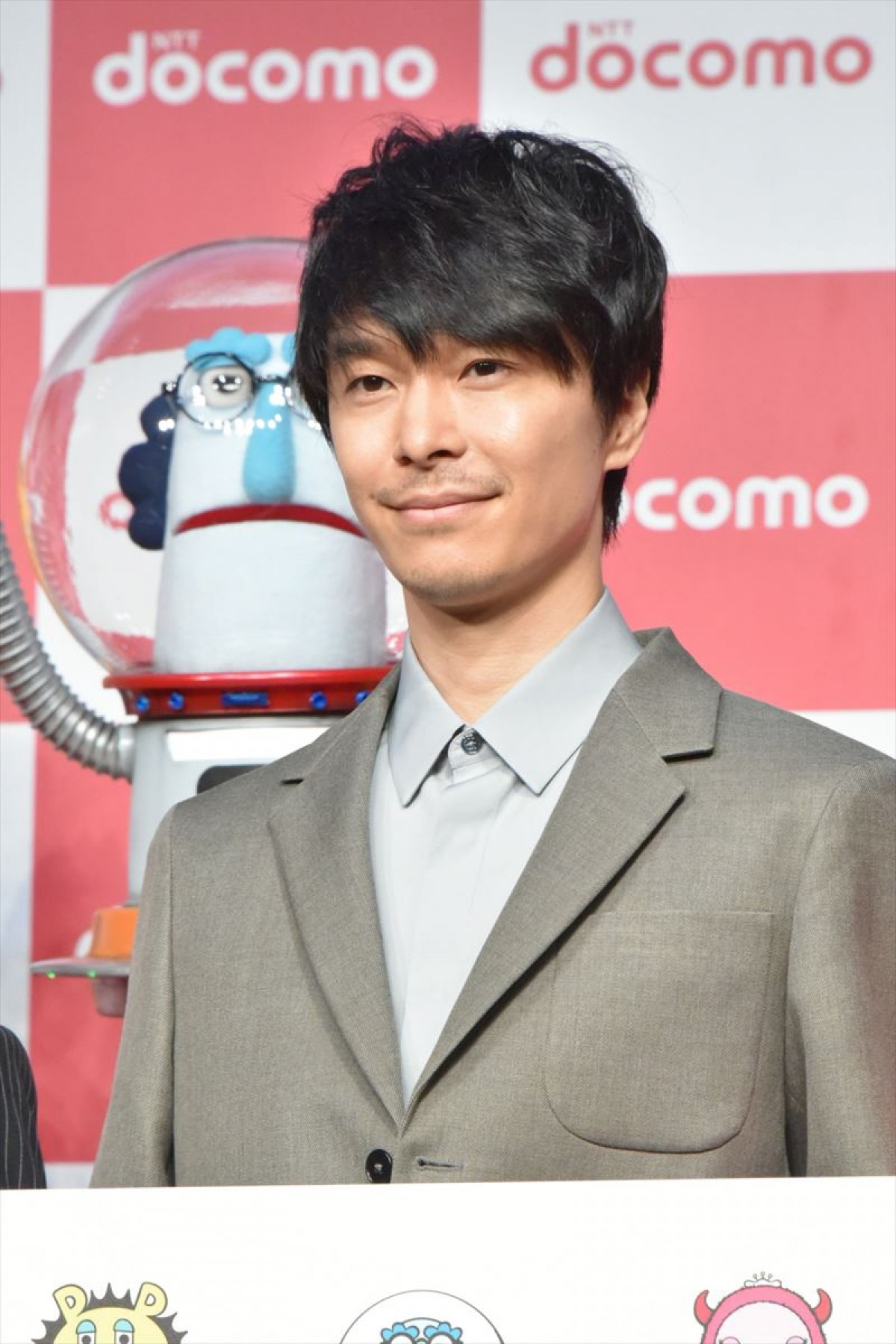 長谷川博己、新田真剣佑＆浜辺美波の輝きにボヤキ「一人だけオッサン」