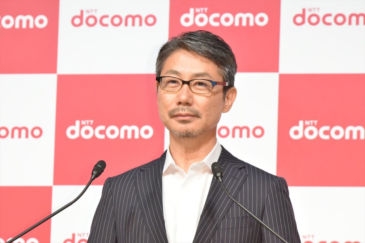 長谷川博己、新田真剣佑＆浜辺美波の輝きにボヤキ「一人だけオッサン」