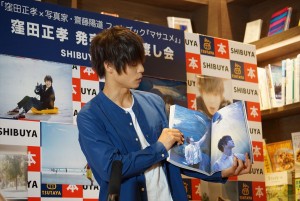 「窪田正孝×写真家・齋藤陽道 フォトブック『マサユメ』」発売記念イベントに登場した窪田正孝