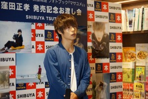 「窪田正孝×写真家・齋藤陽道 フォトブック『マサユメ』」発売記念イベントに登場した窪田正孝