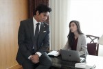 『SUITS／スーツ』で共演する（左から）織田裕二、中村アン