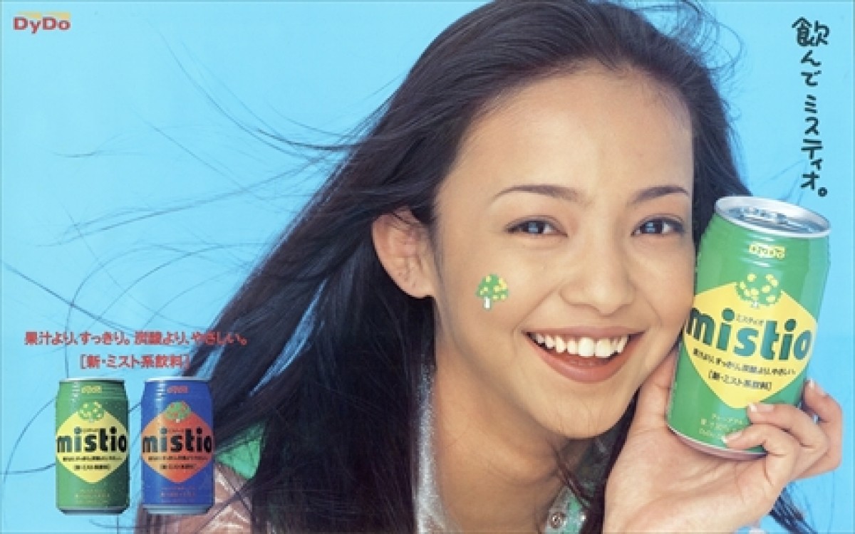 安室奈美恵が広告キャラクターを務めたダイドー「mistio（ミスティオ）」ポスター画像
