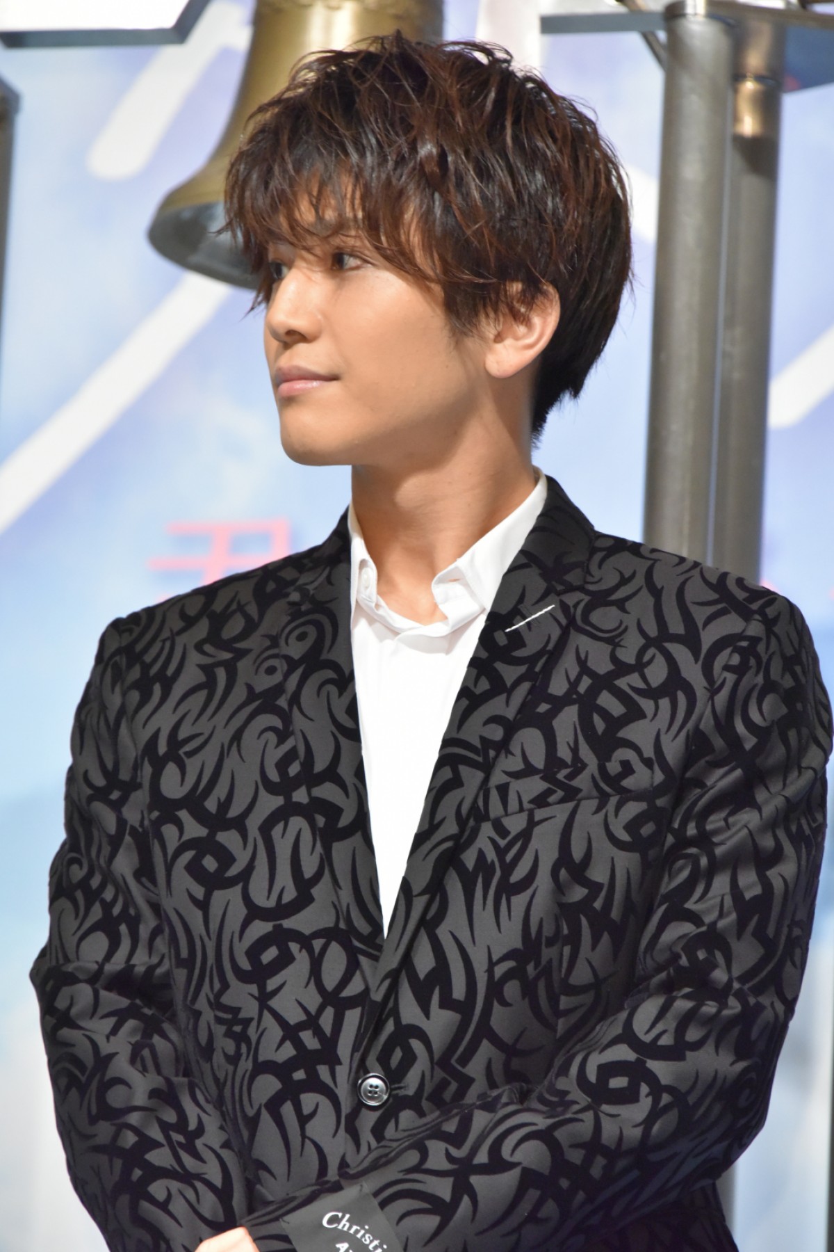 岩田剛典、20代最後の制服姿に照れ笑い「勘弁して」