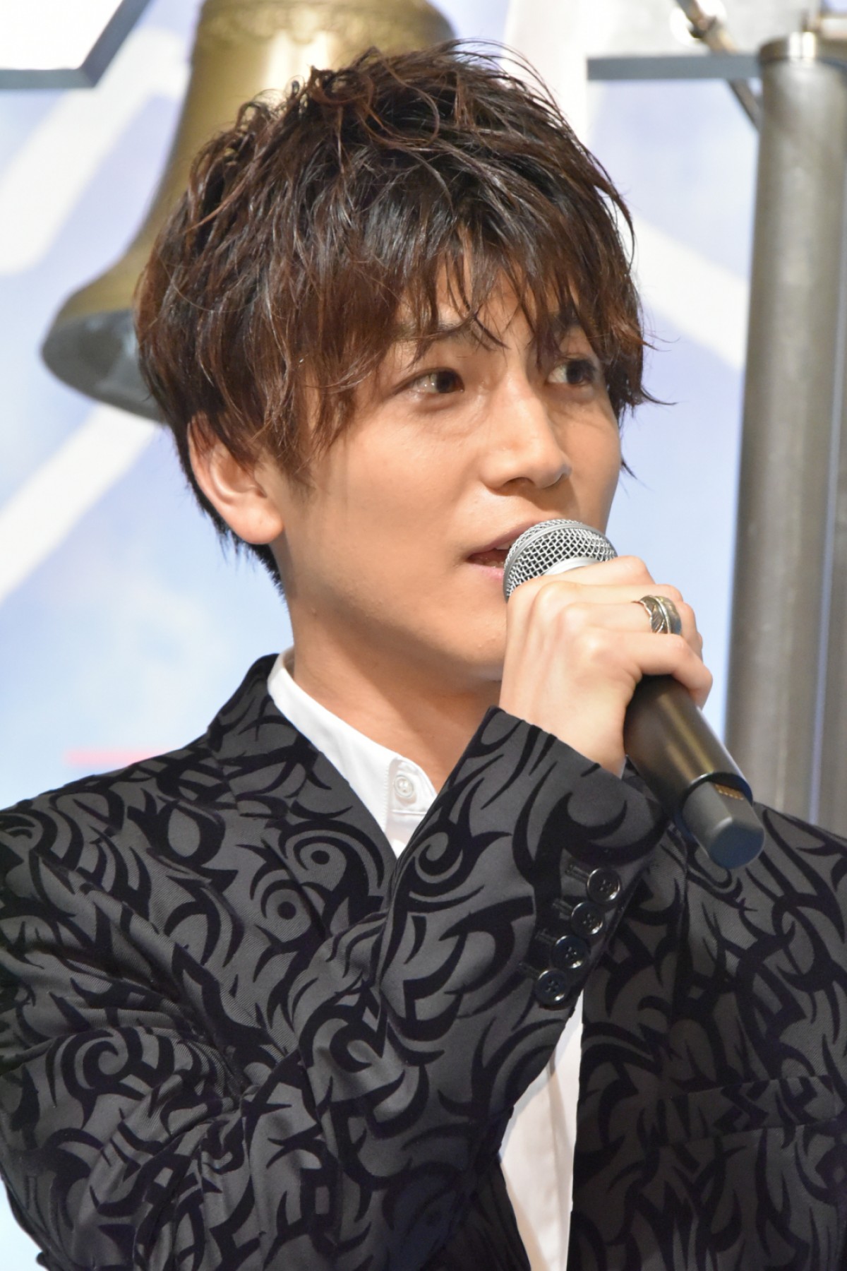 岩田剛典、20代最後の制服姿に照れ笑い「勘弁して」