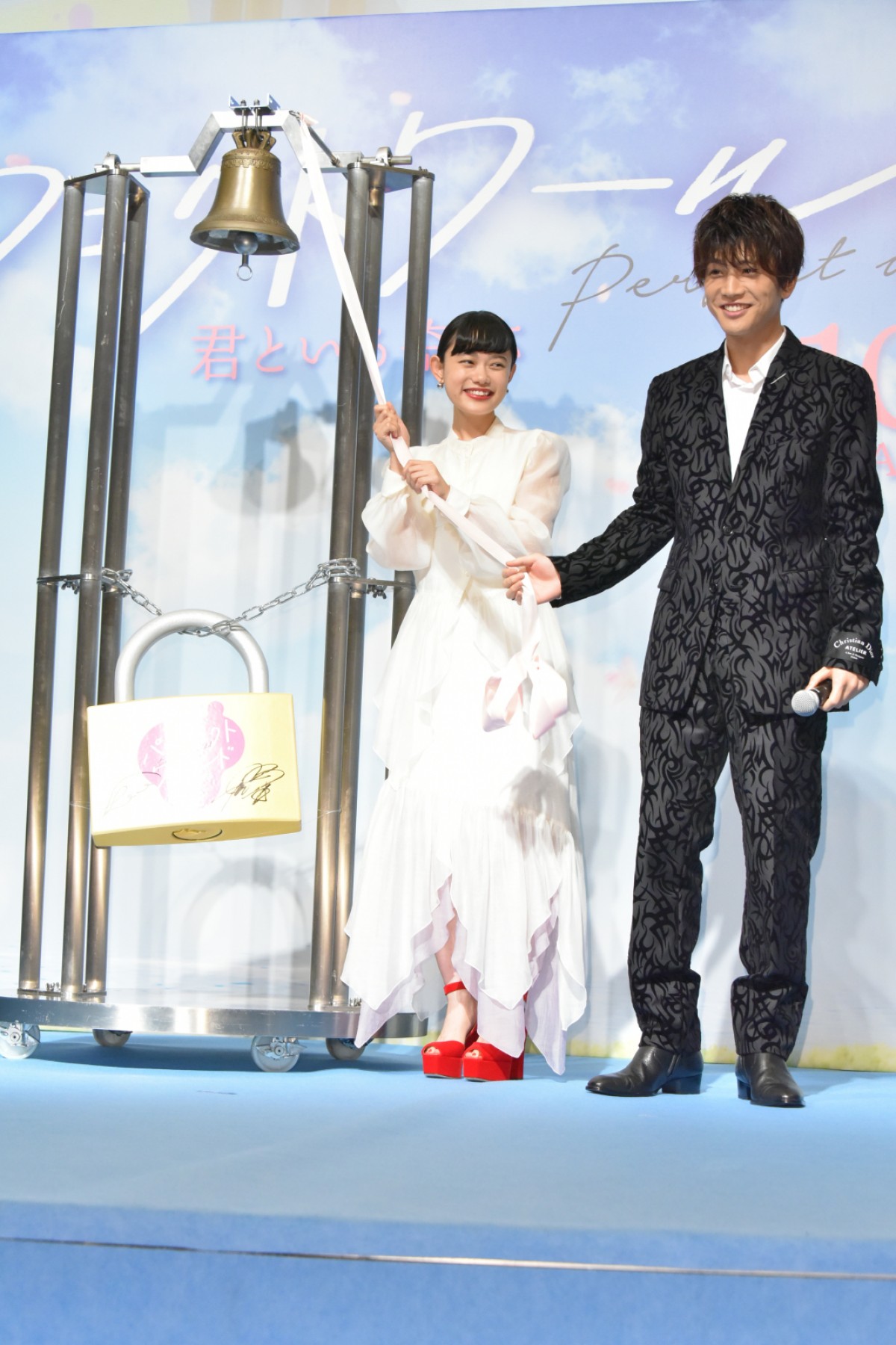岩田剛典、20代最後の制服姿に照れ笑い「勘弁して」